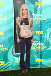 Katherine von Drachenberg feet photo thumbnail