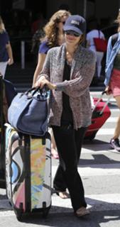 Rachel Bilson feet photo thumbnail