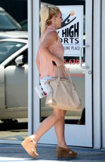 Britney Spears feet photo thumbnail
