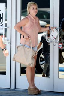 Britney Spears feet photo thumbnail