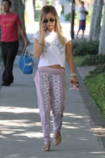 Ashley Tisdale feet photo thumbnail