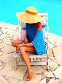 Alessia Marcuzzi feet photo thumbnail