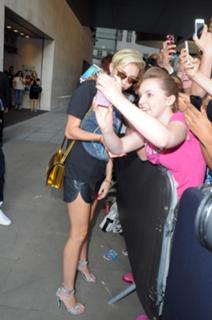 Miley Cyrus feet photo thumbnail