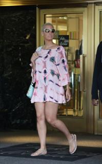 Amber Rose feet photo thumbnail