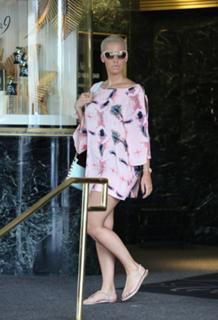 Amber Rose feet photo thumbnail