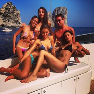 Elisabetta Canalis feet photo thumbnail