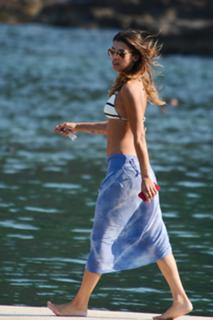 Elisabetta Canalis feet photo thumbnail
