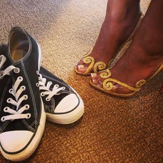 Mindy Kaling feet photo thumbnail