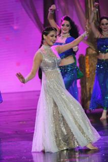 Dia Mirza feet photo thumbnail