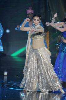 Dia Mirza feet photo thumbnail