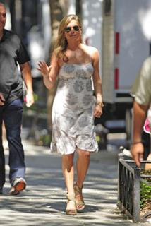 Jennifer Aniston feet photo thumbnail