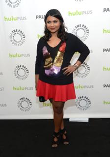Mindy Kaling feet photo thumbnail