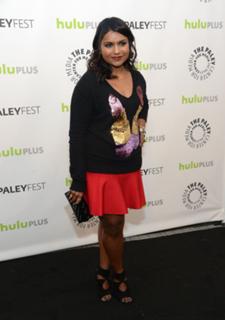 Mindy Kaling feet photo thumbnail