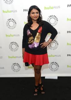 Mindy Kaling feet photo thumbnail