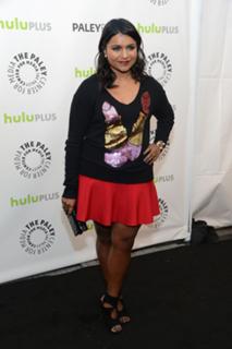 Mindy Kaling feet photo thumbnail