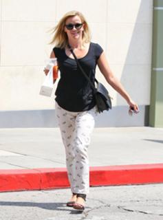 Reese Witherspoon feet photo thumbnail