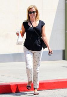 Reese Witherspoon feet photo thumbnail