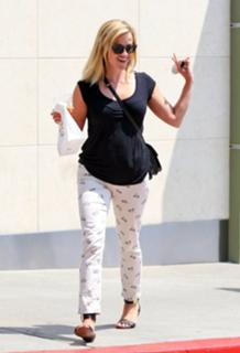 Reese Witherspoon feet photo thumbnail