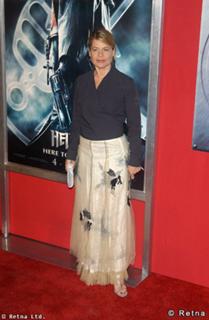 Linda Hamilton feet photo 3