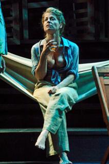 Linda Hamilton feet photo 4