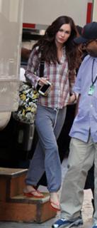 Megan Fox feet photo thumbnail