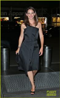 Jennifer Garner feet photo thumbnail