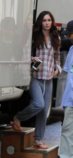 Megan Fox feet photo thumbnail