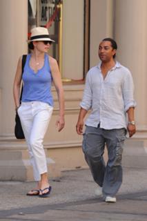 Julianna Margulies feet photo thumbnail