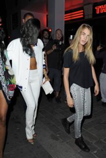 Rihanna feet photo thumbnail