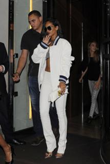 Rihanna feet photo thumbnail