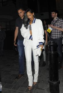 Rihanna feet photo thumbnail