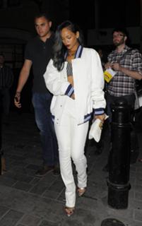 Rihanna feet photo thumbnail