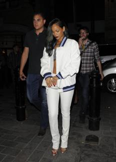 Rihanna feet photo thumbnail