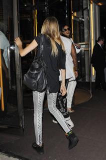 Rihanna feet photo thumbnail