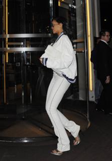 Rihanna feet photo thumbnail