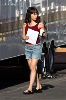 Scarlett Johansson feet photo thumbnail