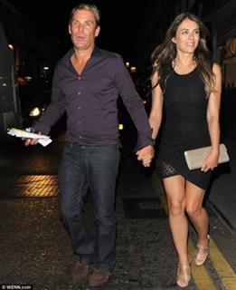 Elizabeth Hurley feet photo thumbnail