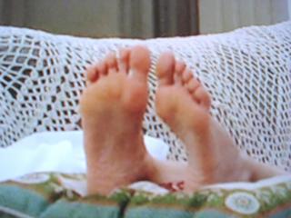 Deborah Secco feet photo thumbnail