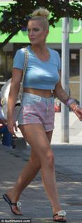 Helen Flanagan feet photo thumbnail