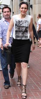 Mandy Moore feet photo thumbnail
