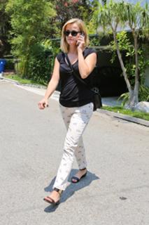 Reese Witherspoon feet photo thumbnail