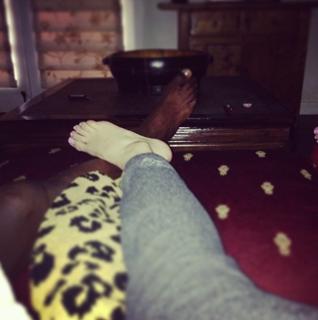Khloé Kardashian feet photo thumbnail