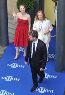 Jessica Chastain feet photo thumbnail