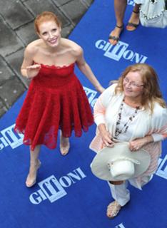 Jessica Chastain feet photo thumbnail