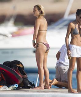 Bar Refaeli feet photo thumbnail