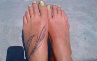 Federica Pellegrini feet photo thumbnail