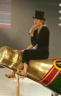 Cat Deeley feet photo thumbnail