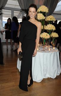 Kate Beckinsale feet photo thumbnail