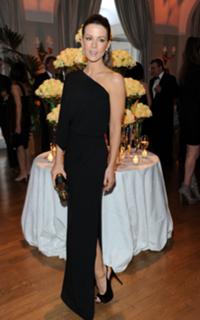 Kate Beckinsale feet photo thumbnail