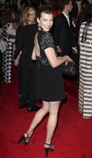 Milla Jovovich feet photo thumbnail